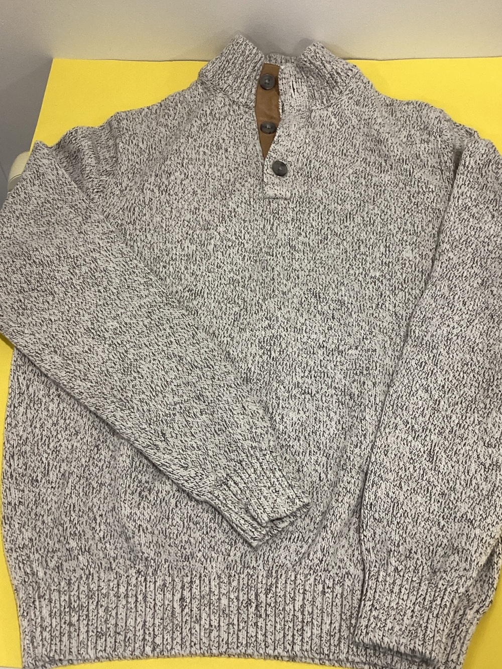 Izod Men's Marled Heather Gray Zip-Neck Sweater